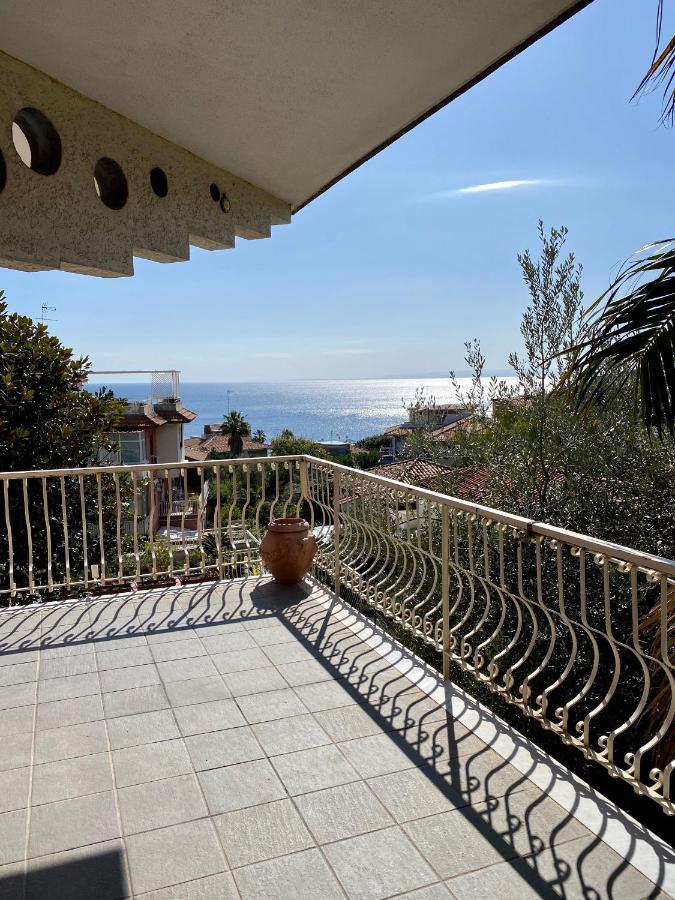 Casa vacanze Eden Aci Castello Esterno foto